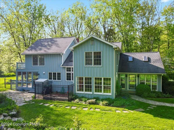 112 & 110 Shire Ln, East Stroudsburg, PA 18301