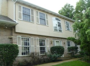 1393 Laurel Oaks Dr, Streamwood, IL