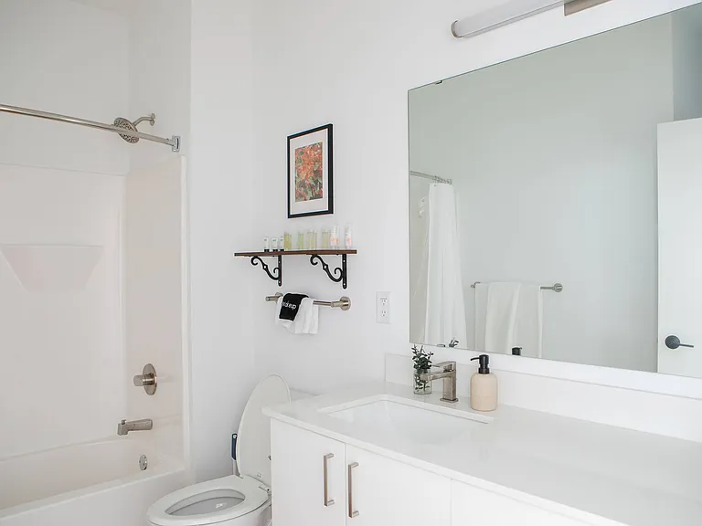 1239 N Van Buren St — Photo 15