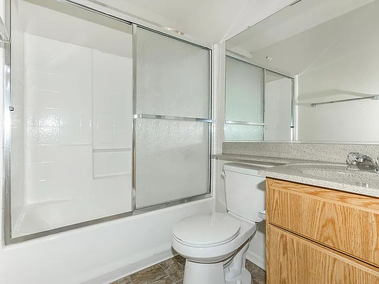 Glenoaks Terrace Apartments — Photo 44