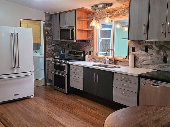 Kitchen. Remodeled in last few years with granite counter tops