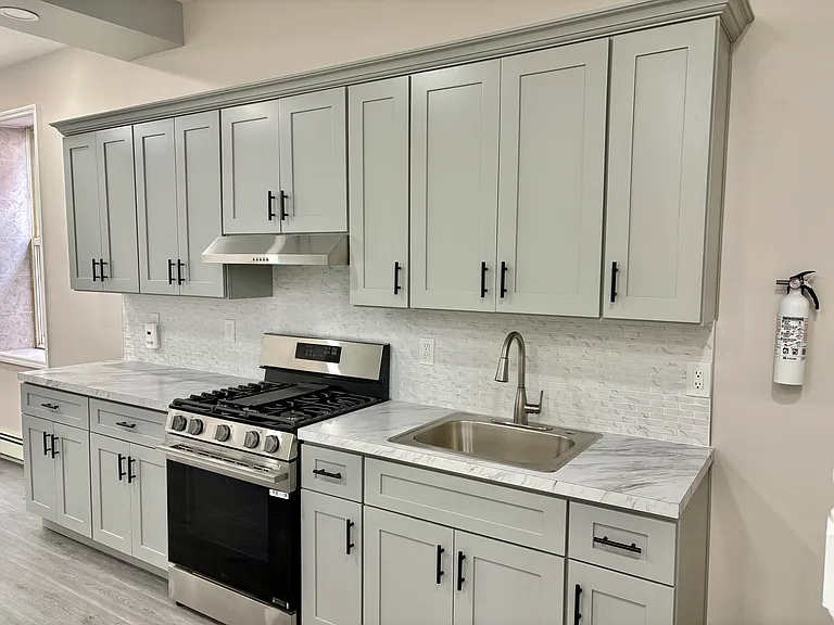 127-129 Fulton St #1 — Photo 4