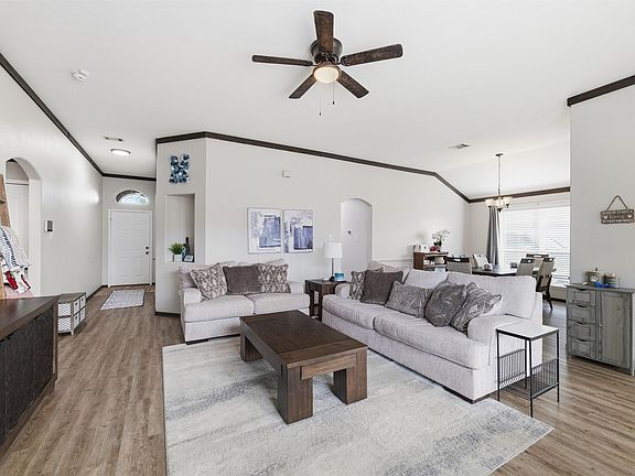 3rd image of 910 Grouse Rd