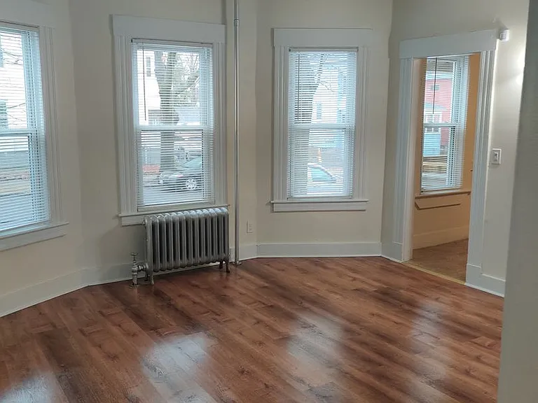 256 White St — Photo 4
