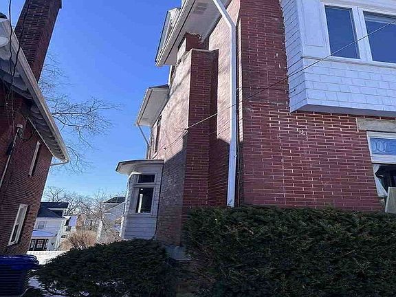 2nd image of 580 2nd St