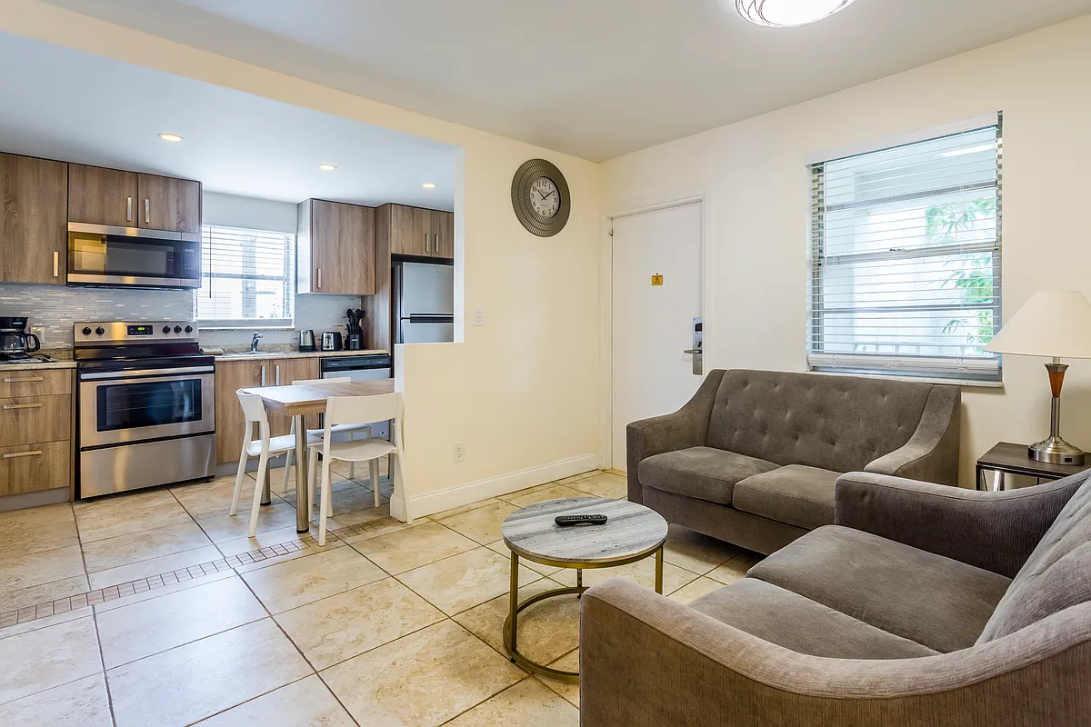 Building Photo - 116 S Riverside Dr #2