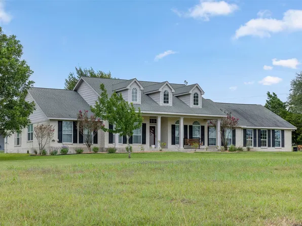 775 Century Farms Rd, Burton, TX 77835