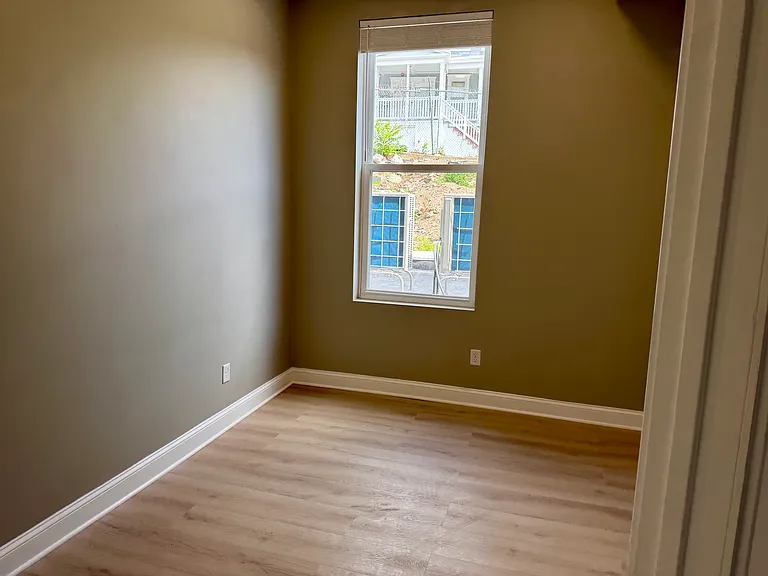 347-355 Main St #3 — Photo 8