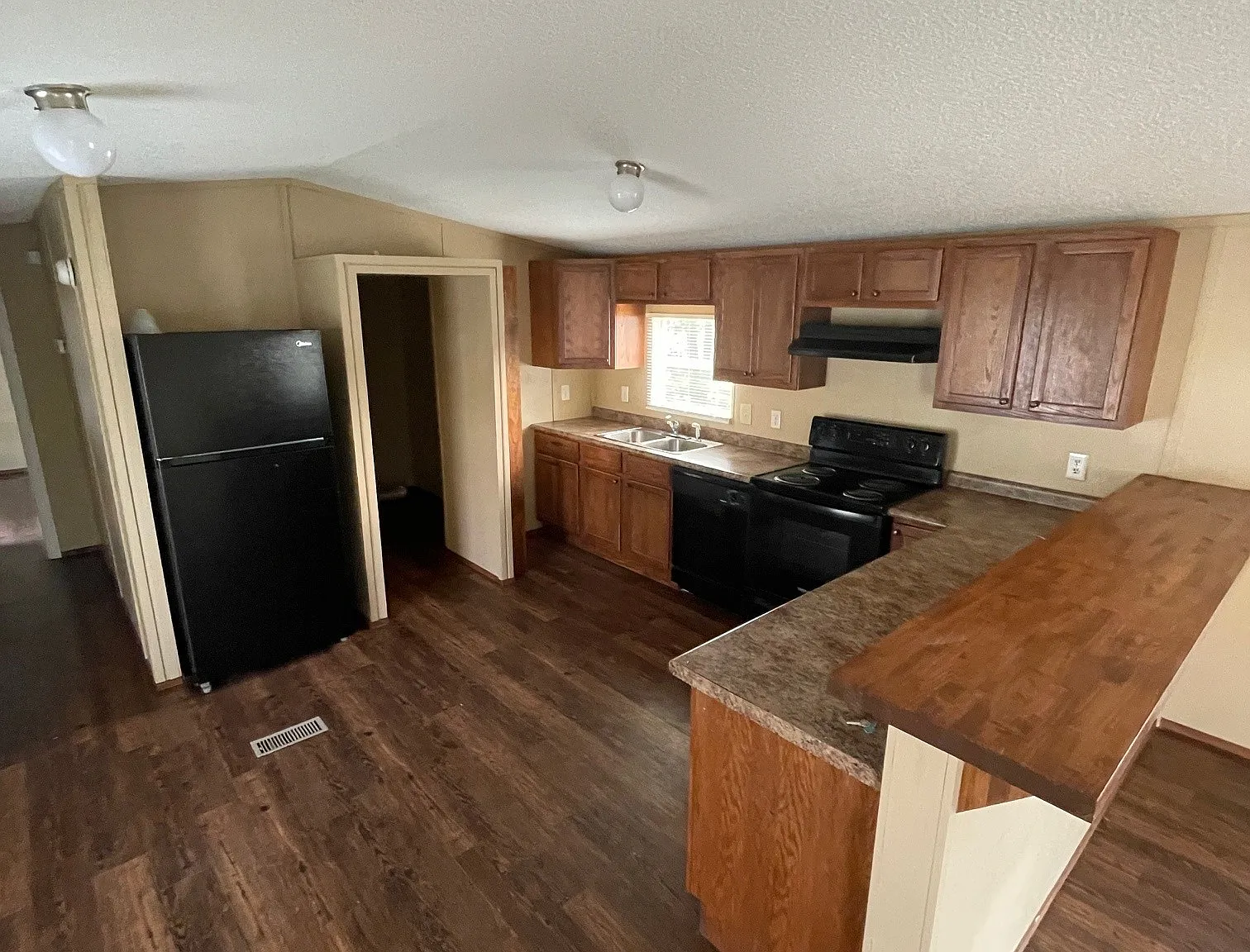 Pelican Estates — Photo 3