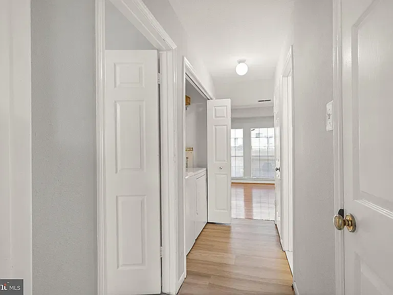 668 Gateway Dr SE — Photo 3