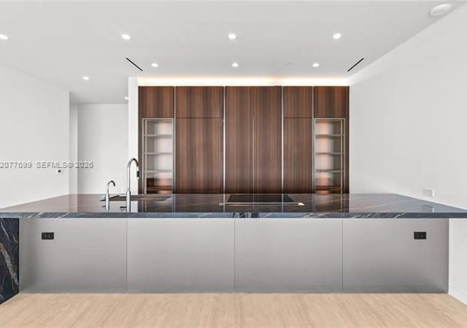 5 Grove Isle cu-405, Miami, FL 33133 — Photo 1