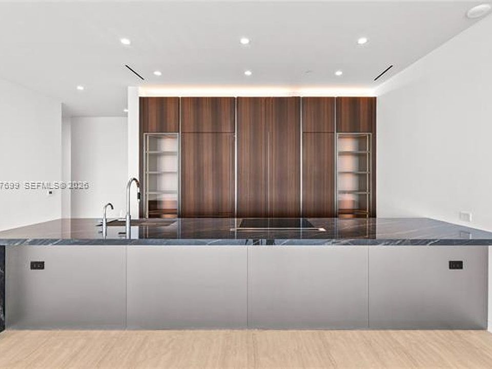 1st image of 5 Grove Isle Dr #405