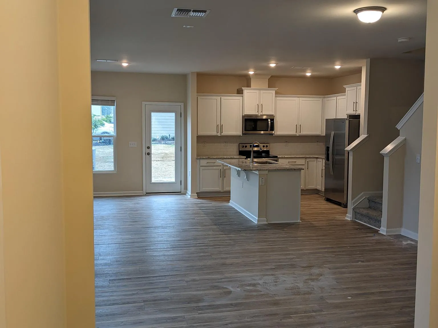 3 bed, 2.5 bath, 1558 sqft, $1,800 — Photo 2