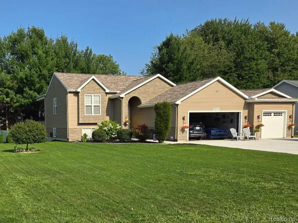 10856 Skylane Ct, Allendale, MI 49401