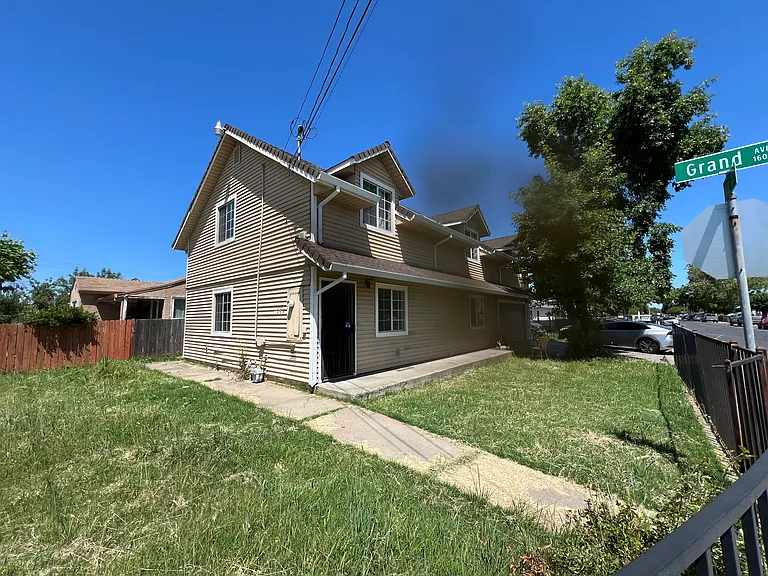 1657 Grand Ave — Photo 23