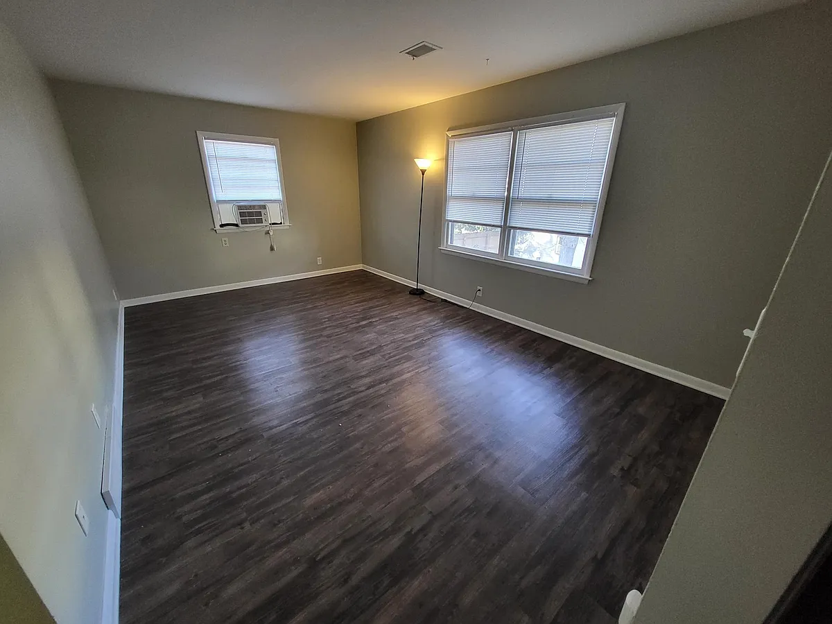 Building Photo - 1427 C St #2