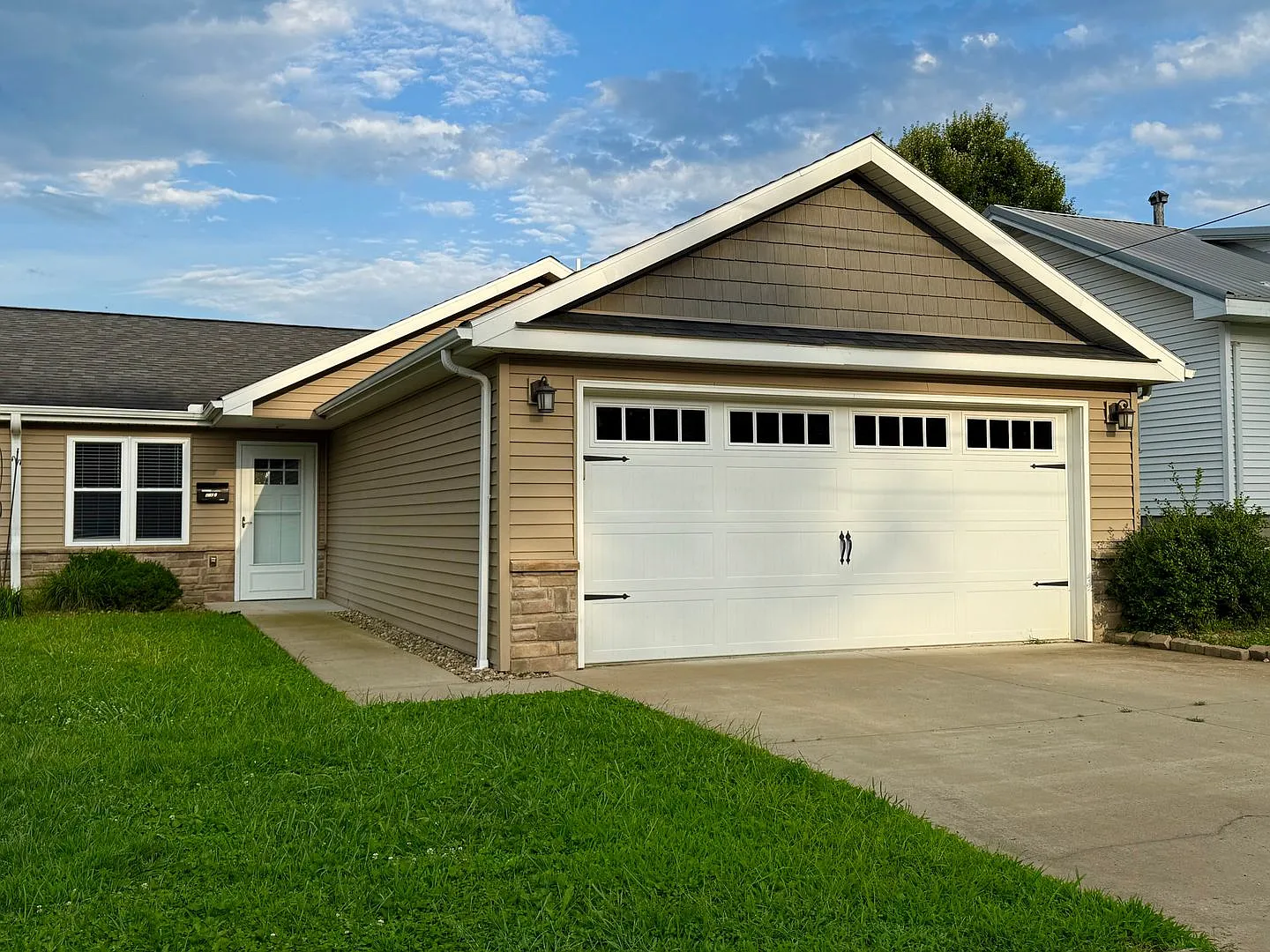 Newer Ground-Level Condo Conveniently Located in Belpre, OH! — Photo 1