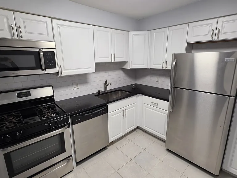 1459 N Winslowe Dr #301 — Photo 7
