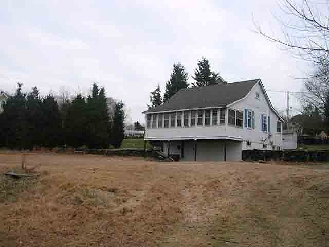Cottage on nearly 1 acre