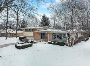 7800 N Regent Rd, Fox Pt, WI 53217