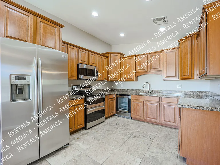 771 E Laredo St — Photo 9