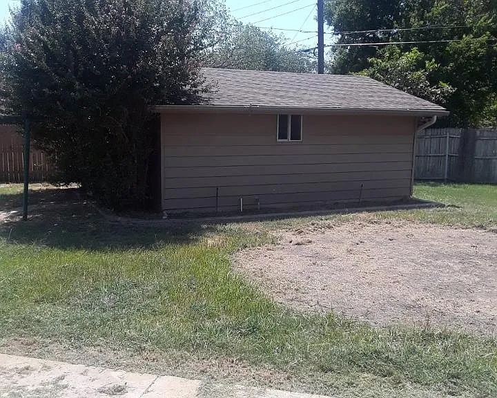 236 Smith St — Photo 8