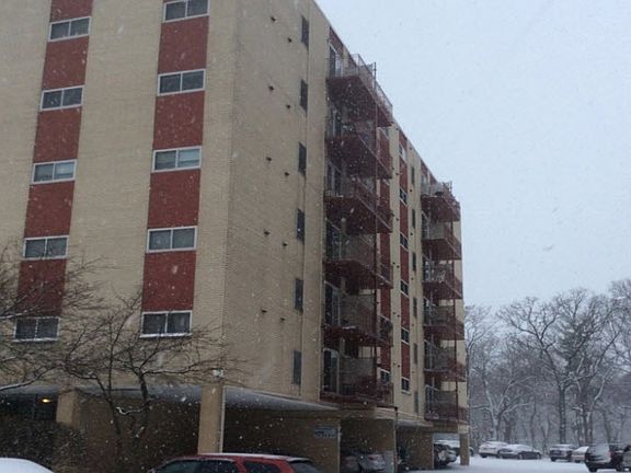 2nd image of 1013 Des Plaines Ave APT 401