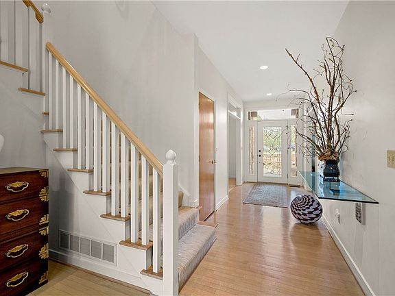 5th image of 5009 Old Orchard Ln