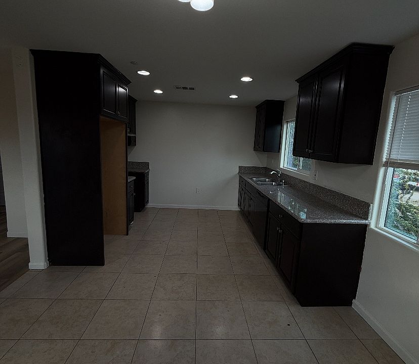 1st image of 1010 N Acacia Ave #B