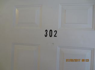 2101 Williamsburg Dr APT 302, Waukegan, IL 60085