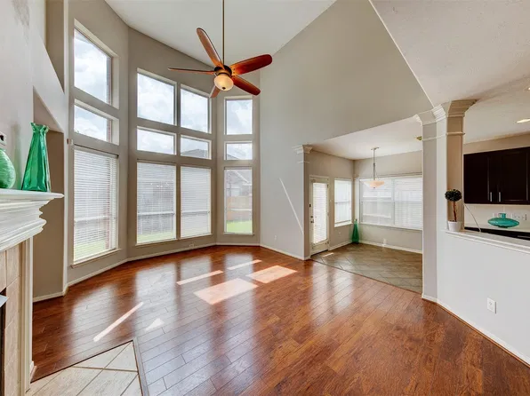 2619 Emerald Springs Ct, Pearland, TX 77584