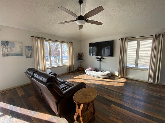 3rd image of 517 Elliot Dr SE