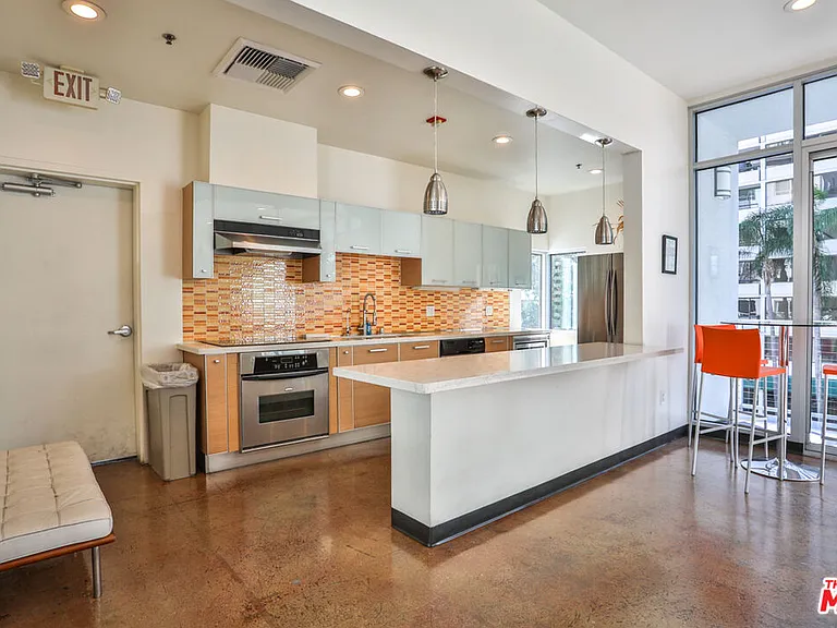 645 W 9th St #201 — Photo 5