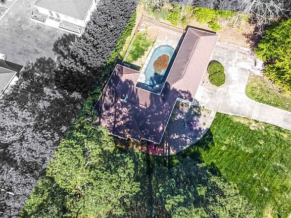 5th image of 105 Birch Ct