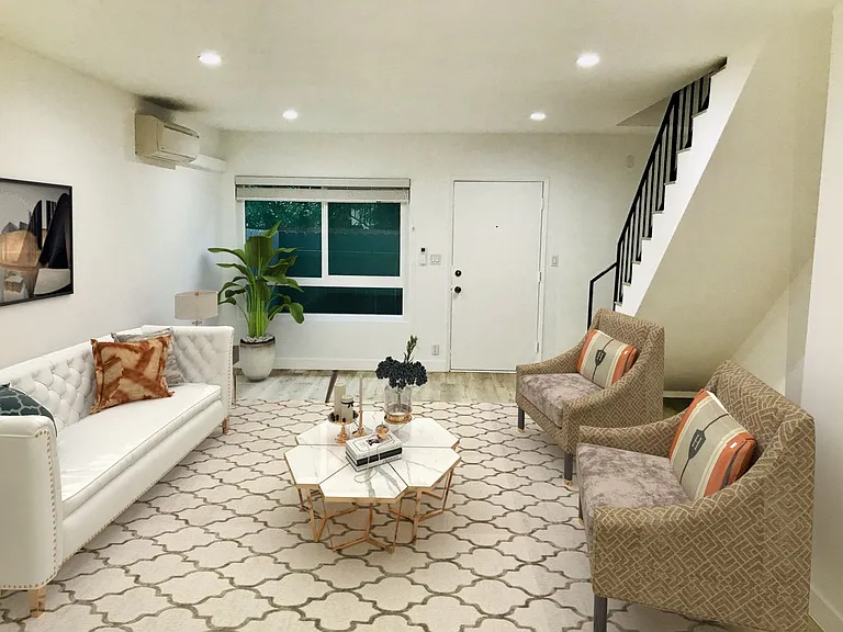 511 Magnolia St — Photo 2