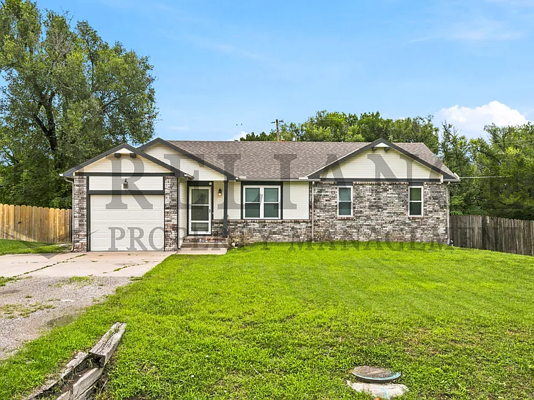 516 N Lakeside Dr — Photo 1