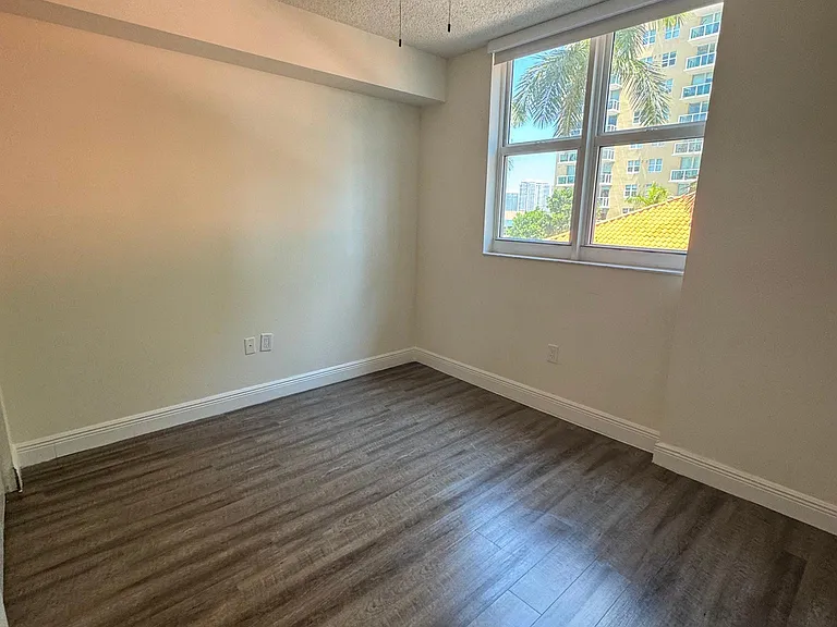 17000 N Bay Rd #703 — Photo 9