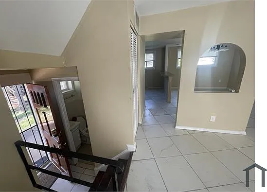 2404 Smith Ave — Photo 3