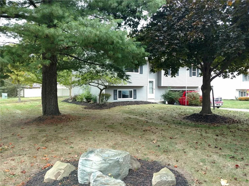 1692 Dorchester Dr photo 1