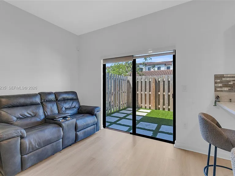 21068 NE 8th Ave — Photo 12