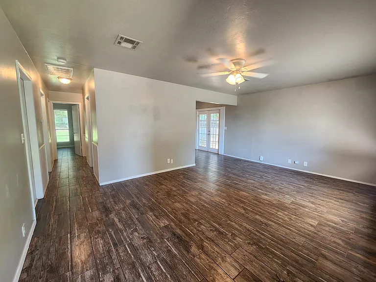 3824 N Monroe St — Photo 2