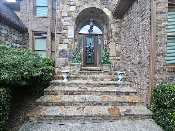 4th image of 930 Chateau Forest Rd