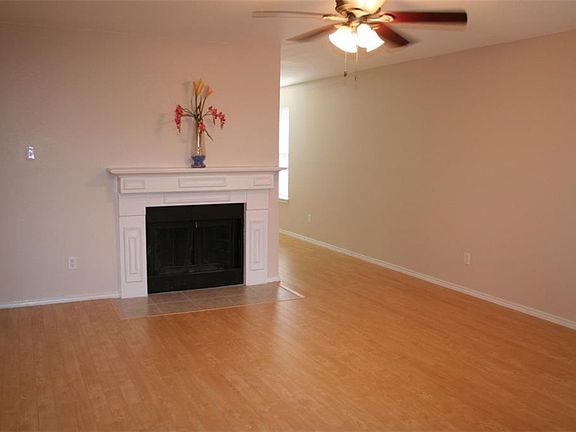 4th image of 790 Pierre Ln