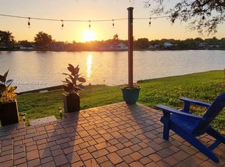 810 Banks Rd, Coconut Creek, FL 33063