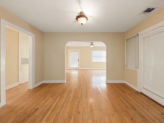 2nd image of 858 N Gardner St