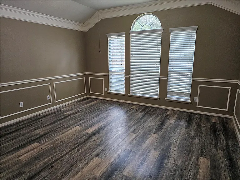 27182 Kings Manor Dr S — Photo 17