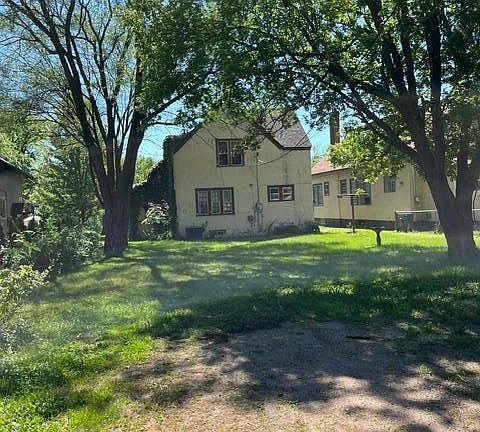 3rd image of 504 Riverside Dr SE