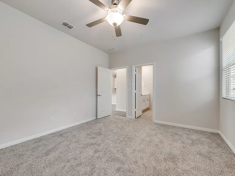 210 Olympus St — Photo 11