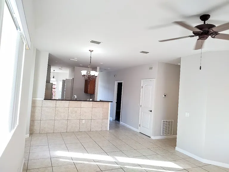 2935 NE 7th St #304 — Photo 16