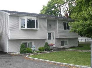 251 45th St, Lindenhurst, NY 11757